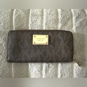 Michael Kors Zippered Wallet